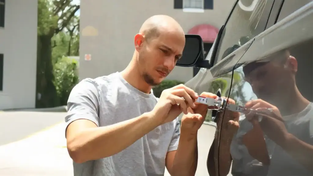 תמונת כותר - פריצת מנעול רכב - key-replacement